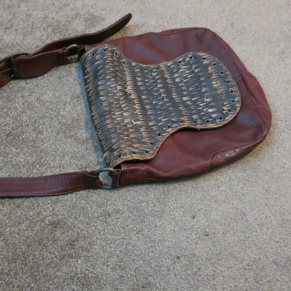 Jamah Messenger Bag Crossbody - Picture 2 of 8